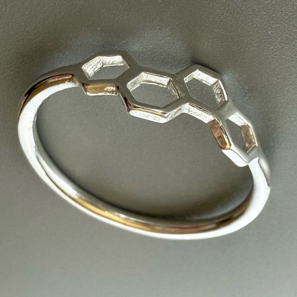 Sterling Silver Honey Comb Ring - Picture 3 of 11